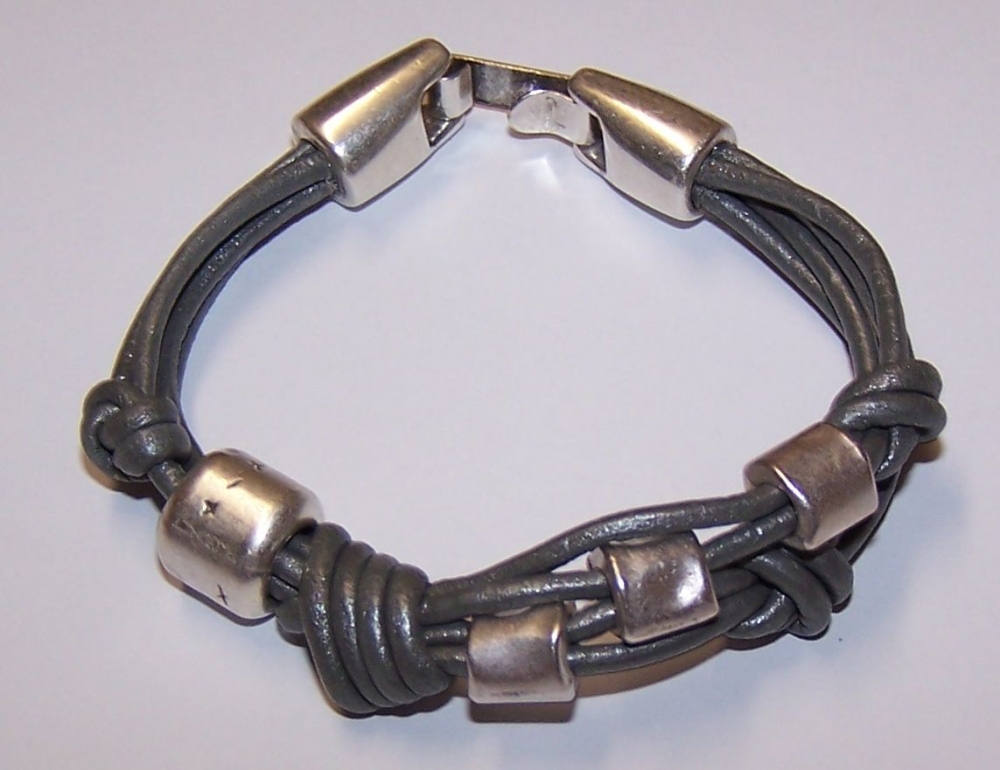 Brazalete Pulsera  2 Cuero de 2mm 4 Barriletes y cierre Gancho Zamak Hecho a Mano
